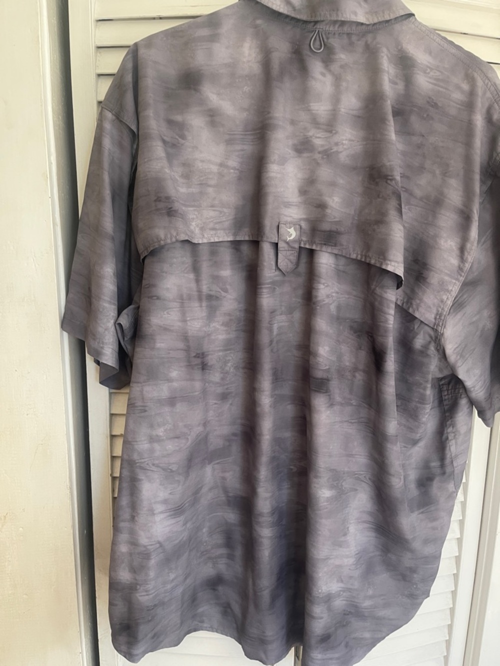 Reel Legends Men's Gray Short-Sleeve Button-Down Shirt - Picture 3 of 3
